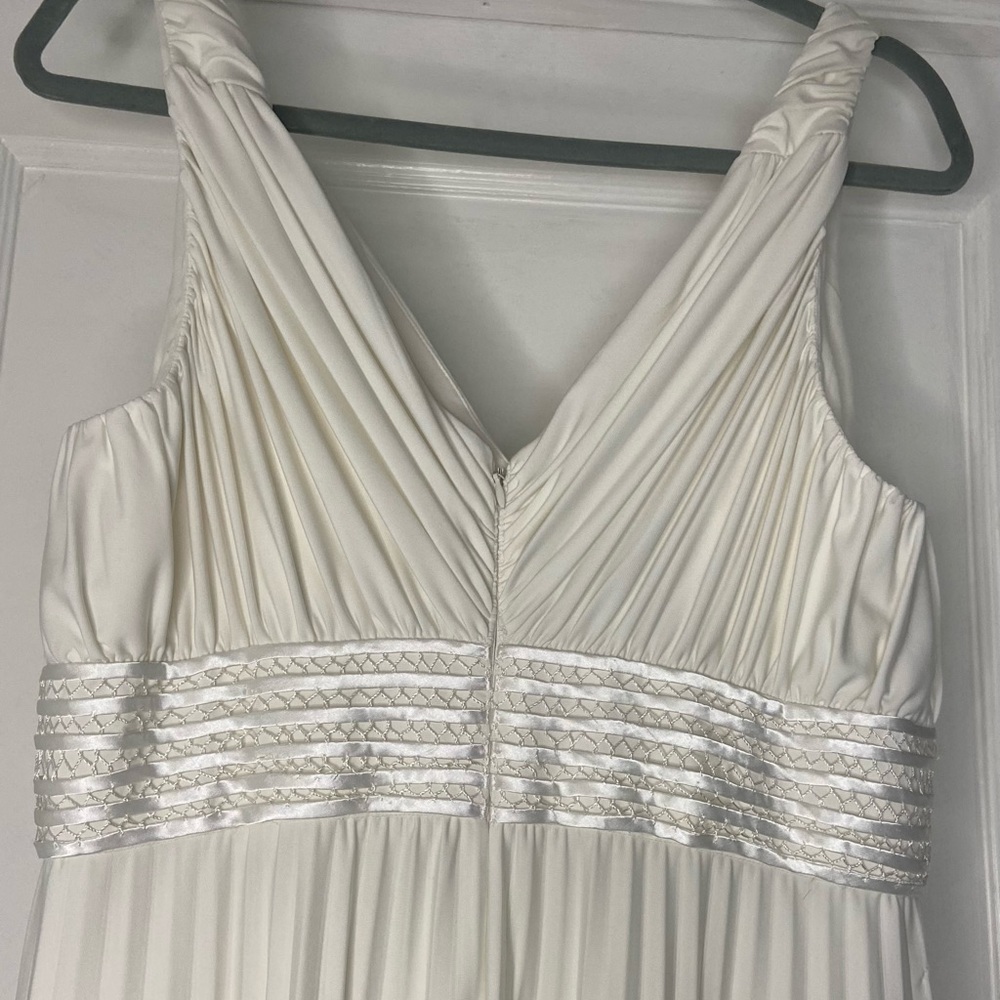 Suzi Chin Boutique white pleated dress. Size 12 - Picture 5 of 11